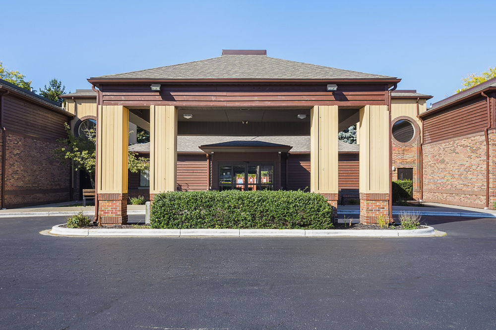 Quality Inn & Suites Holland image 1